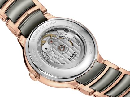 Rado Centrix Diamonds Automatik Edelstahl Roségold-PVD 39,5mm weißes Zifferblatt mit Brillanten Metallband – Herrenuhren Uhr mit Datum aus Edelstahl, Keramik und PVD beschichtet. Das Gehäuse ist rund und roségold. Das Keramikarmband ist grau. Das Zifferblatt ist ein Index in weiß. – Ansicht 4