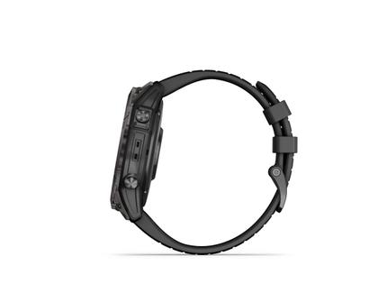 Garmin epix Pro Sapphire Titan carbongrau beschichtet 51 mm Kautschukband schwarz – Herrenuhren Uhr Multifunktion aus DLC beschichtet, Kautschuk und Titan. Das Gehäuse ist rund und schwarz. Das Kautschuk / Kunststoff / Silikon Armband ist schwarz. Das Zifferblatt ist digital und schwarz. – Ansicht 5