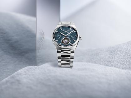 Frederique Constant Highlife Tourbillon Perpetual Calendar Manufacture Automatik Edelstahl 41mm blaues Zifferblatt Metallband – Herrenuhren Uhr mit Kalender aus Edelstahl und Leder. Das Gehäuse ist rund und silber. Das Edelstahlarmband ist silber. Das Zifferblatt ist ein Index in blau. – Ansicht 8