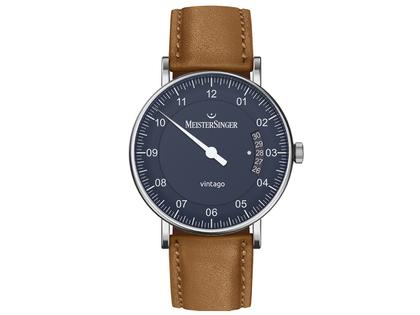 MeisterSinger Vintago Automatik Edelstahl Blau Lederband – Herrenuhren Uhr mit Datum aus Edelstahl. Das Gehäuse ist rund und silber. Das Lederarmband ist braun. Das Zifferblatt ist arabisch Index und blau.