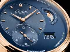 Glashütte Original PanoMaticLunar Automatik Rotgold 40mm blaues Zifferblatt blaues Lederband – Herrenuhren Uhr mit Datum aus 750 Rotgold. Das Gehäuse ist rund und roségold. Das Lederarmband Kroko / Alligator ist blau. Das Zifferblatt ist ein Index in blau. – Ansicht 4
