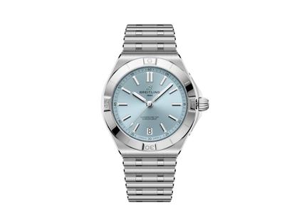 Breitling Chronomat B31 Automatik 40 Edelstahl eisblaues Zifferblatt Metallband – Herrenuhren Uhr mit Datum aus 950 Platin und Edelstahl. Das Gehäuse ist rund und silber. Das Edelstahlarmband ist silber. Das Zifferblatt ist ein Index in blau.