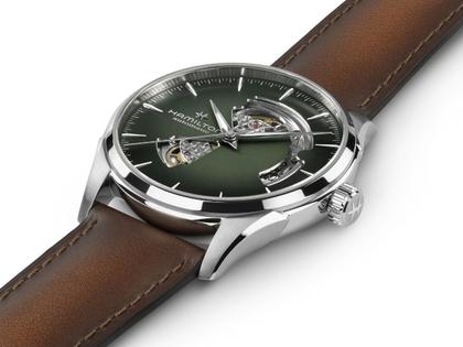 Hamilton Jazzmaster Open Heart Automatik Edelstahl 42mm grünes Zifferblatt braunes Lederband – Herrenuhren Uhr ohne Datum aus Edelstahl. Das Gehäuse ist rund und silber. Das Lederarmband ist braun. Das Zifferblatt ist ein Index in grün. – Ansicht 2