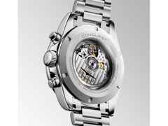 Longines Conquest Chronograph Automatik Edelstahl 42mm weiß-blaues Zifferblatt Metallband – Herrenuhren Chronograph aus Edelstahl und Keramik. Das Gehäuse ist rund und silber. Das Edelstahlarmband ist silber. Das Zifferblatt ist ein Index in weiß. – Ansicht 3