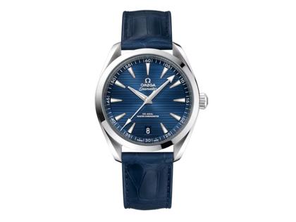 Omega Seamaster Aqua Terra 150M Automatik Edelstahl 41mm blaues Zifferblatt Lederband – Herrenuhren Uhr mit Datum aus Edelstahl. Das Gehäuse ist rund und silber. Das Lederarmband Kroko / Alligator ist blau. Das Zifferblatt ist ein Index in blau. – Ansicht 3
