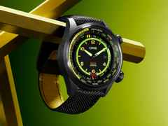 Oris ProPilot Altimeter "Mission Control" X Bamford Watch Department Automatik Karbon 47mm schwarzes Zifferblatt schwarzes Textilband Limited Edition – Herrenuhren Uhr mit Datum aus Carbon, Leder, PVD beschichtet und Titan. Das Gehäuse ist rund und schwarz. Das Textilarmband ist schwarz. Das Zifferblatt ist arabisch Index und schwarz. – Ansicht 11