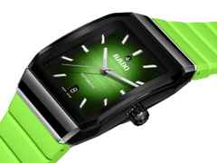 Rado Anatom Automatik Keramik 32,5mm schwarz-grünes Zifferblatt grünes Kautschukband – Damenuhren Uhr mit Datum aus Edelstahl, Kautschuk, Keramik und PVD beschichtet. Das Gehäuse ist rechteckig und schwarz. Das Kautschuk / Kunststoff / Silikon Armband ist grün. Das Zifferblatt ist ein Index in grün. – Ansicht 2