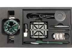 Withings ScanWatch Horizon Edelstahl 43mm grünes Zifferblatt Metallband – Herrenuhren Uhr Multifunktion aus Edelstahl. Das Gehäuse ist rund und silber. Das Edelstahlarmband ist silber. Das Zifferblatt ist analog digital und grün. – Ansicht 5