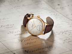 Glashütte Original Senator Alfred Helwig Tourbillon 1920 Handaufzug Roségold 40mm massivgoldenes Zifferblatt braunes Lederband Limitierte Edition – Herrenuhren Uhr ohne Datum aus 750 Rotgold. Das Gehäuse ist rund und roségold. Das Lederarmband Kroko / Alligator ist braun. Das Zifferblatt ist ein Index in weiß. – Ansicht 6