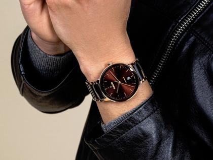 Rado Centrix Automatik Edelstahl Roségold-PVD 39,5mm braunes Zifferblatt Metallband – Herrenuhren Uhr mit Datum aus Edelstahl, Keramik und PVD beschichtet. Das Gehäuse ist rund und roségold. Das Keramikarmband ist braun. Das Zifferblatt ist ein Index in braun. – Ansicht 6