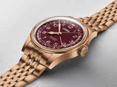 Oris Big Crown Pointer Date Automatik Bronze 40mm rotes Zifferblatt Metallband – Herrenuhren Uhr mit Datum aus Bronze und Edelstahl. Das Gehäuse ist rund. Das Armband ist ein Metallarmband. Das Zifferblatt ist arabisch Index und rot. – Ansicht 3
