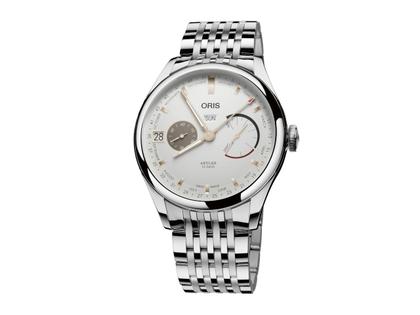 Herrenuhren Uhr mit Kalender aus Edelstahl. Das Gehäuse ist rund und silber. Das Edelstahlarmband ist silber. Das Zifferblatt ist ein Index in weiß.