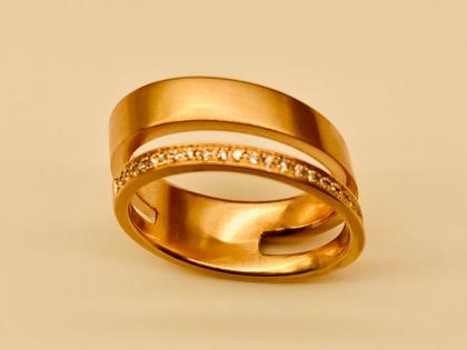 Angela Hübel Duett Damenring Rosegold mit Brillanten 7mm – Ringe Ring mit Besatz aus 750 Rotgold.