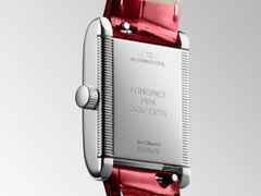 Longines DolceVita   Mini Quarz Edelstahl 22x29mm silbernes Zifferblatt rotes Lederband – Damenuhren Uhr ohne Datum aus Edelstahl und Leder. Das Gehäuse ist rechteckig und silber. Das Lederarmband Kroko / Alligator ist rot. Das Zifferblatt ist römisch und silber. – Ansicht 4