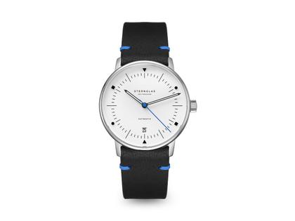 Sternglas Naos Edition Bauhaus X Blau Automatik Edelstahl 38mm beiges Zifferblatt schwarzes Lederband – Herrenuhren Uhr mit Datum aus Edelstahl. Das Gehäuse ist rund und silber. Das Lederarmband ist schwarz. Das Zifferblatt ist ein Index in beige.