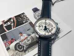Union Glashütte Belisar Chronograph Mondphase Sachsen Classic 2019 Limited Edition Automatik Edelstahl 44mm weißes Zifferblatt blaues Lederband – Herrenuhren Chronograph aus Edelstahl. Das Gehäuse ist rund und silber. Das Lederarmband ist blau. Das Zifferblatt ist arabisch Index und weiß. – Ansicht 5