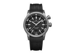 Maurice Lacroix Pontos S Diver Automatik Edelstahl 42mm schwarzes Zifferblatt schwarzes Kautschukband – Herrenuhren Uhr mit Datum aus Edelstahl und Kautschuk. Das Gehäuse ist rund und silber. Das Kautschuk / Kunststoff / Silikon Armband ist schwarz. Das Zifferblatt ist ein Index in schwarz.