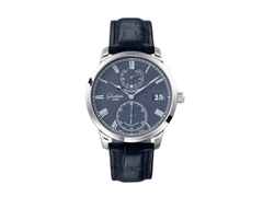Glashütte Original Senator Chronometer Handaufzug Weißgold 42mm blaues Zifferblatt blaues Lederband – Herrenuhren Uhr mit Datum aus 750 Weißgold. Das Gehäuse ist rund und silber. Das Lederarmband Kroko / Alligator ist blau. Das Zifferblatt ist römisch und blau.