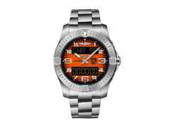 Breitling Aerospace B70 Orbiter Quarz Titan 43mm orangenes Zifferblatt Metallband – Herrenuhren Uhr Multifunktion aus Titan. Das Gehäuse ist rund und grau. Das Titanarmband ist grau. Das Zifferblatt ist arabisch und orange.