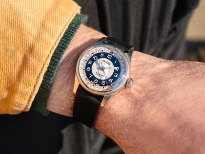 Oris Big Crown Bullseye Automatik Edelstahl 38mm weißes Zifferblatt schwarzes Lederband – Herrenuhren Uhr mit Datum aus Edelstahl und Leder. Das Gehäuse ist rund und silber. Das Lederarmband ist schwarz. Das Zifferblatt ist arabisch und weiß. – Ansicht 7