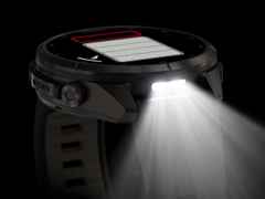 Garmin Fenix 9 Pro inReach Titan 43mm digitales Display schwarzes Silikonband – Herrenuhren Uhr Multifunktion aus Kautschuk und Titan. Das Gehäuse ist rund und schwarz. Das Kautschuk / Kunststoff / Silikon Armband ist schwarz. Das Zifferblatt ist digital und schwarz. – Ansicht 6