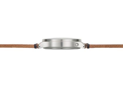 Sinn Spezialuhren 308 Jagduhr Automatik Edelstahl 40mm grünes Zifferblatt braunes Lederband – Herrenuhren Uhr mit Datum aus Edelstahl und Leder. Das Gehäuse ist rund und silber. Das Lederarmband ist braun. Das Zifferblatt ist ein Index in grün. – Ansicht 4