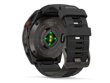 Garmin fenix 8 Pro 51mm AMOLED faserverstärktes Polymer und Titan DLC-Carbongrau digitales Zifferblatt schwarzes Silikonband – Herrenuhren Uhr Multifunktion aus DLC beschichtet, Kunststoff und Titan. Das Gehäuse ist rund und grau. Das Kautschuk / Kunststoff / Silikon Armband ist schwarz. Das Zifferblatt ist digital und schwarz. – Ansicht 3
