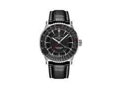 Breitling Navitimer Automatic GMT 41 Chronometer Edelstahl schwarzes Zifferblatt schwarzes Lederband – Herrenuhren Uhr mit Datum aus Edelstahl. Das Gehäuse ist rund und silber. Das Lederarmband Kroko / Alligator ist schwarz. Das Zifferblatt ist ein Index in schwarz.