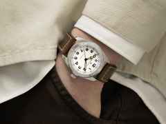 Hamilton Khaki Field Expedition Auto Edelstahl 41mm weißes Zifferblatt braunes Lederband – Herrenuhren Uhr ohne Datum aus Edelstahl und Leder. Das Gehäuse ist rund und silber. Das Edelstahlarmband ist braun. Das Zifferblatt ist arabisch und weiß. – Ansicht 4