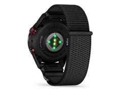 Garmin Approach S72 Titan Schwarz-DLC 47mm digitales Display schwarzes Textilband – Herrenuhren Uhr Multifunktion aus Keramik und Kunststoff. Das Gehäuse ist rund und schwarz. Das Textilarmband ist schwarz. Das Zifferblatt ist digital und schwarz. – Ansicht 4