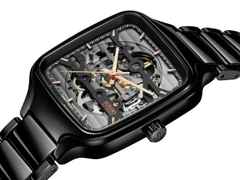 Rado True Square Automatik Skeleton Keramik schwarz 38mm Keramikband schwarz – Herrenuhren Uhr ohne Datum aus Keramik und Titan. Das Gehäuse ist quadratisch und schwarz. Das Keramikarmband ist schwarz. Das Zifferblatt ist skelettiert und schwarz. – Ansicht 2