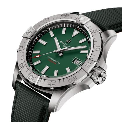 Breitling Avenger Automatik 42 Edelstahl grünes Zifferblatt dunkelgrünes Lederband – Herrenuhren Uhr mit Datum aus Edelstahl und Leder. Das Gehäuse ist rund und silber. Das Lederarmband ist grün. Das Zifferblatt ist ein Index in grün. – Ansicht 2