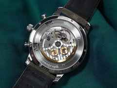 Glashütte Original Sixties Chronograph Automatik Edelstahl 42mm grünes Zifferblatt braunes Lederband – Herrenuhren Chronograph aus Edelstahl. Das Gehäuse ist rund und silber. Das Lederarmband ist braun. Das Zifferblatt ist arabisch Index und grün. – Ansicht 8