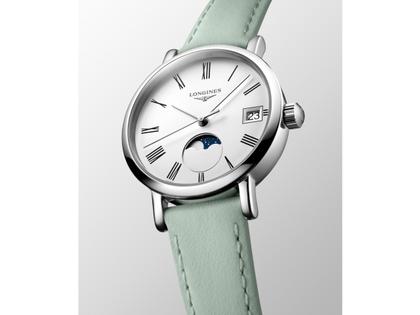 Longines Elegant Collection Quarz Edelstahl 30mm weißes Zifferblatt grünes Lederband – Damenuhren Uhr mit Datum aus Edelstahl und Leder. Das Gehäuse ist rund und silber. Das Lederarmband ist grün. Das Zifferblatt ist römisch und weiß. – Ansicht 2