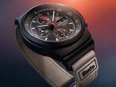 Porsche Design Chronograph 1 - 50 Jahre 911 Turbo Edition Automatik Titan 40mm schwarzes Zifferblatt Metallband und Textilband limitiert – Herrenuhren Chronograph aus Titan und Titancarbid beschichtet. Das Gehäuse ist rund und schwarz. Das Titanarmband ist schwarz. Das Zifferblatt ist arabisch Index und schwarz. – Ansicht 8