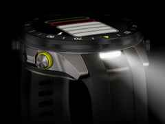 Garmin MARQ Athlete Gen 3 Titan 47mm digitales Display schwarzes Kautschukband – Herrenuhren Uhr Multifunktion aus Kautschuk, Keramik und Titan. Das Gehäuse ist rund und grau. Das Kautschuk / Kunststoff / Silikon Armband ist schwarz. Der Zifferblatt ist digital. – Ansicht 7