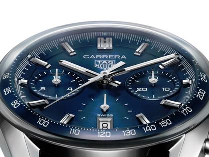 TAG Heuer Carrera Chronograph Automatik Edelstahl 39mm blaues Zifferblatt blaues Lederband – Herrenuhren Chronograph aus Edelstahl und Leder. Das Gehäuse ist rund und silber. Das Lederarmband ist blau. Das Zifferblatt ist ein Index in blau. – Ansicht 4