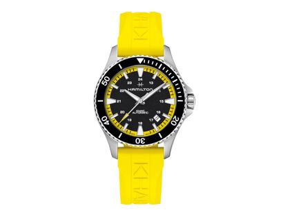 Hamilton Khaki Navy Scuba Auto Edelstahl 40mm schwarzes Zifferblatt gelbes Kautschukband – Herrenuhren Uhr mit Datum aus Edelstahl und Kautschuk. Das Gehäuse ist rund und silber. Das Kautschuk / Kunststoff / Silikon Armband ist gelb. Das Zifferblatt ist arabisch Index und schwarz.