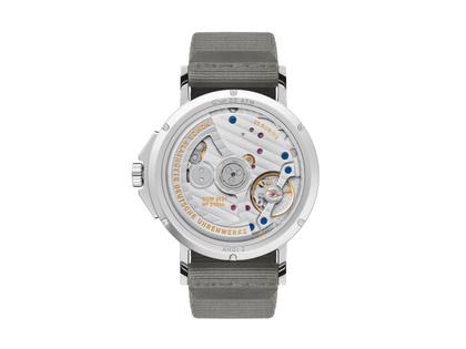Nomos Glashütte Ahoi neomatik 38 Datum Sand Automatik Edelstahl sandfarbenes Zifferblatt dunkelgraues Textilband Glasboden – Herrenuhren Uhr mit Datum aus Edelstahl. Das Gehäuse ist rund und silber. Das Textilarmband ist grau. Das Zifferblatt ist arabisch Index und beige. – Ansicht 2