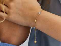 Nanis Dancing in the Rain Azure Armband Gelbgold Milky Aquamarin – Armschmuck Armband aus 750 Gelbgold. – Ansicht 3