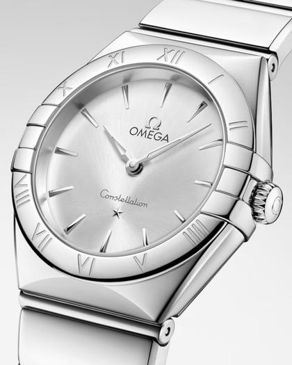 Omega Constellation Quarz Edelstahl  poliert 28mm silbernes Zifferblatt Metallband – Damenuhren Uhr ohne Datum aus Edelstahl. Das Gehäuse ist rund und silber. Das Edelstahlarmband ist silber. Das Zifferblatt ist ein Index in silber. – Ansicht 4
