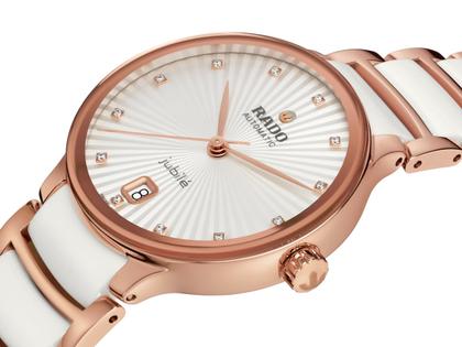 Rado Centrix Diamonds Automatik Edelstahl Roségold-PVD 35mm weißes Zifferblatt mit Brillanten Metallband – Damenuhren Uhr mit Datum aus Edelstahl, Keramik und PVD beschichtet. Das Gehäuse ist rund und roségold. Das Keramikarmband ist weiß. Das Zifferblatt ist ein Index in weiß. – Ansicht 2