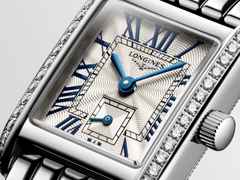 Longines DolceVita   Mini Quarz Edelstahl 22x29mm silbernes Zifferblatt mit Brillanten Metallband – Damenuhren Uhr ohne Datum aus Edelstahl. Das Gehäuse ist rechteckig und silber. Das Edelstahlarmband ist silber. Das Zifferblatt ist römisch und silber. – Ansicht 2