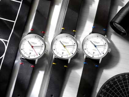 Sternglas Naos Edition Bauhaus X Blau Automatik Edelstahl 38mm beiges Zifferblatt schwarzes Lederband – Herrenuhren Uhr mit Datum aus Edelstahl. Das Gehäuse ist rund und silber. Das Lederarmband ist schwarz. Das Zifferblatt ist ein Index in beige. – Ansicht 7