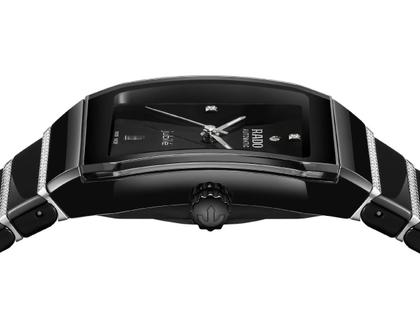 Rado Anatom Automatik Keramik 32,5mm schwarzes Zifferblatt schwarzes Keramikband mit Brillanten 0,634ct – Damenuhren Uhr mit Datum aus Edelstahl und Keramik. Das Gehäuse ist rechteckig und schwarz. Das Keramikarmband ist schwarz. Das Zifferblatt ist ein Index in schwarz. – Ansicht 3
