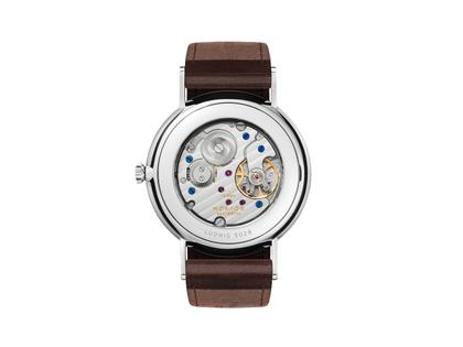 Nomos Glashütte Ludwig 38 Emaillleweiß Handaufzug Edelstahl weißes Zifferblatt braunes Lederband Glasboden – Herrenuhren Uhr ohne Datum aus Edelstahl. Das Gehäuse ist rund und silber. Das Lederarmband ist braun. Das Zifferblatt ist römisch Index und weiß. – Ansicht 3