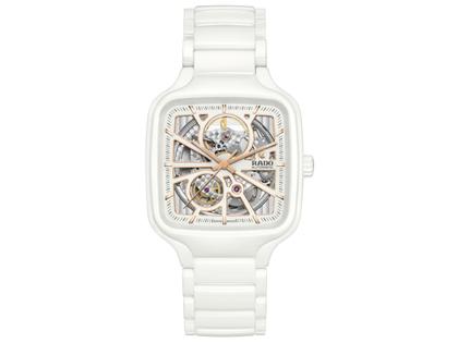 Herrenuhren Uhr ohne Datum aus Keramik. Das Gehäuse ist quadratisch und weiß. Das Keramikarmband ist weiß. Das Zifferblatt ist skelettiert und weiß.