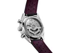 TAG Heuer Carrera Chronograph Automatik Edelstahl 39mm violettes Zifferblatt schwarzes Lederband – Herrenuhren Chronograph aus Edelstahl. Das Gehäuse ist rund und silber. Das Lederarmband ist schwarz. Das Zifferblatt ist ein Index in lila. – Ansicht 3