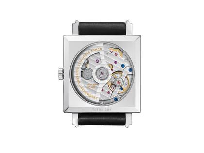 Nomos Glashütte Tetra neomatik 39 Automatik Edelstahl 33mm weißes Zifferblatt schwarzes Lederband – Damenuhren Uhr ohne Datum aus Edelstahl. Das Gehäuse ist quadratisch und silber. Das Lederarmband ist schwarz. Das Zifferblatt ist arabisch Index und weiß. – Ansicht 3
