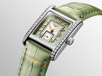 Longines DolceVita   Mini Quarz Edelstahl 22x29mm Brillantbesatz grünes Zifferblatt grünes Lederband – Damenuhren Uhr ohne Datum aus Edelstahl, Leder und vergoldet. Das Gehäuse ist rechteckig und silber. Das Lederarmband Kroko / Alligator ist grün. Das Zifferblatt ist römisch und grün. – Ansicht 3